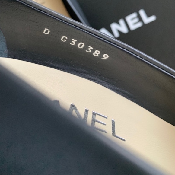 Chanel 2-Tone Leather Pumps - Picture 10 of 14